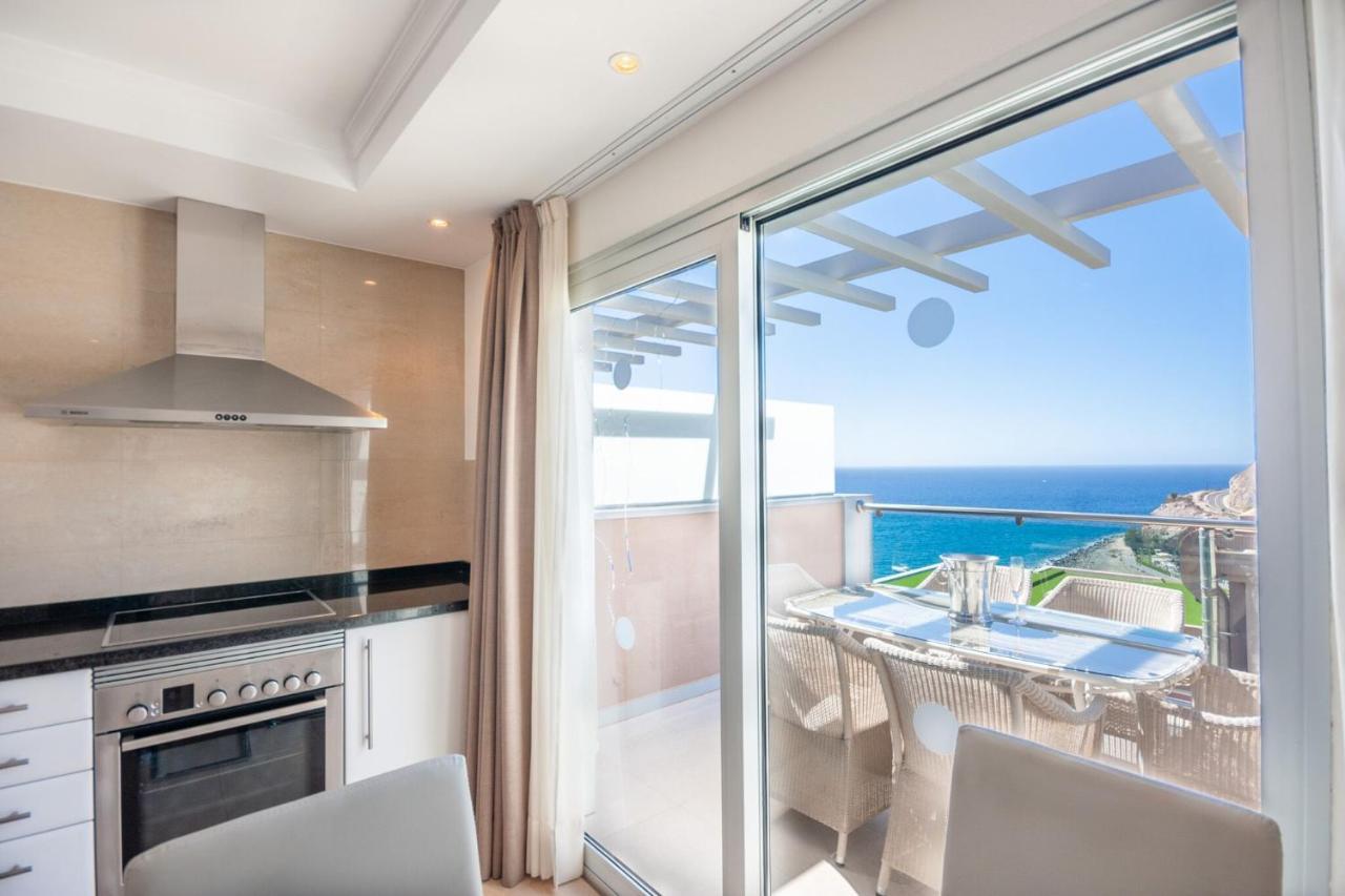 Апартаменты Luxury Penthouse, Panoramic Sea View Моган Экстерьер фото
